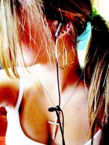 Aquela Que usα α cαbeçα AO inves
bundα dα prα conquistαr Os outros. ♥