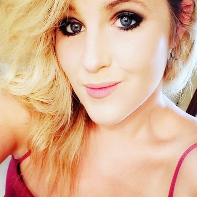 LiteracyLovin's profile picture. Teaching kids that reading can take you anywhere.   
small town, big heart, amazing students. 
  💜❤️6th grade ELA/Social Studies ❤️💜@donorschoose