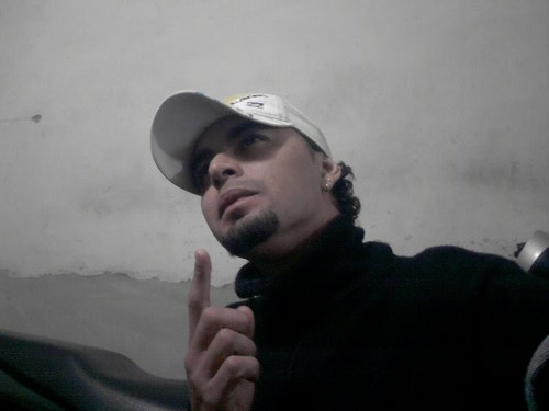 Não ligo que me olhem da cabeça aos pés..porque nunca terrão minha cabeça e nunca chegaram aos meus pés