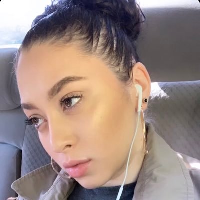 bymichellemal's profile picture. She/Her