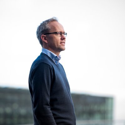 Sjeføkonom i SpareBank 1 SR-Bank. Tidligere sjefanalytiker i Statoil og jobbet i Norges Bank og Finansdepartementet. Siv.øk. fra NHH og cand. polit UiO.