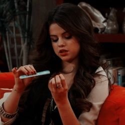 [Daughter of Ariel and Prince Eric }{Descendants}{MC}{18+}{RP}{#Prime} ''Mako island is our home'' {17 years old} {Mako Mermaid}