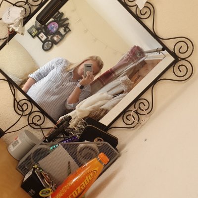 courtneyparfi's profile picture. 