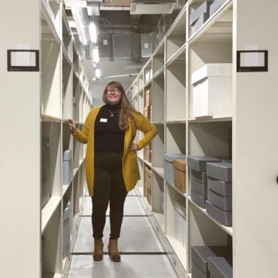 Dog enthusiast doubling as a collections museum profesh in the great state of Nebraska 🌽