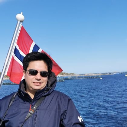 Periodista, gestor de proyectos de innovación, Bombero de corazón, emprendedor, microempresario, radioaficionado, amante de mi familia y amigo de mis amigo.