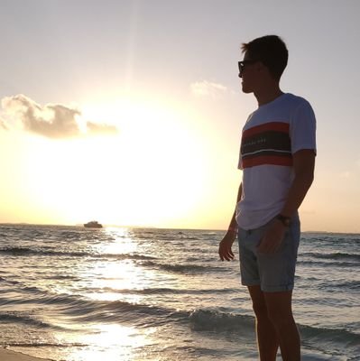 tinchosampietro's profile picture. 💻 🌍 🏔️   Loving somebody, building something, playing.