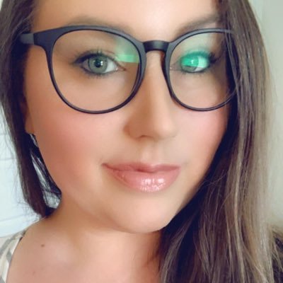 Momma💕 Photographer📷 Planner geek🤓 Make-up freak💄 Bibliophile📕 Dog mom 🐶 Nerdy🤓