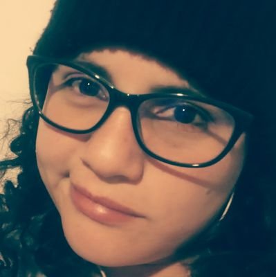 Difícilmente puedo conseguir algo que despierte mi interés pero twitter es mi adicción!!!!!!!amo la vida :)