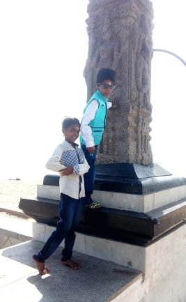 Dharshini328912's profile picture. 