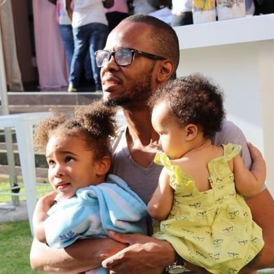 SifisoMaz's profile picture. A Durbanite seduced by the City of Gold, dad to 2 boss ass girls, Facebook alum, idealist, cupcake addict & burger whisperer extraordinaire
