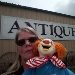 Into the paranormal,very vintage stuff Really Weird stuff i have a dream like what zakbagans did with his mansion 😈i live in independence,Missouri🧙🏽♀️
