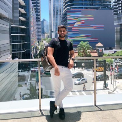 manopetro's profile picture. *abogado 💼 *Esp. Derecho Administrativo📚 *loco por el fútbol ⚽️