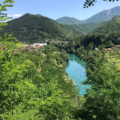 Kürtleri, Türkleri, Alevileri, Sünnileri, LBGT+ları, Solakları, Sağlakları, Ateistleri, Deistleri, İran Sinemasını ve Kara Üzüm Habbelerini seviyorum.
