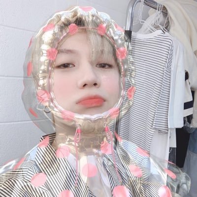 loveetm0718's profile picture. 느리게 굴러가요 거의 구독계입니다 ㅠㅅㅜ 썰지 말아주세요 🥺🤍