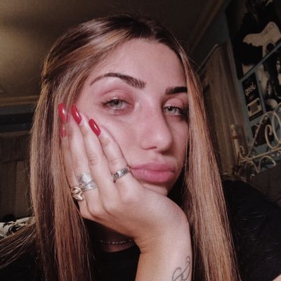 Sam_Coppolaa's profile picture. I wish I could drown my sorrows in a bathtub full of mozzarella sticks but twitter will work too I guess