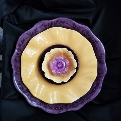 fflady4u's profile picture. We create one-of-a-kind glass flowers for the garden, on a wall outside or in,  as a centerpiece, or on a plate stand. These bring beauty to any home.