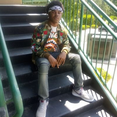 📽Youtuber📸, entertainer, 🎥videographer🎥, graphic designer, and 🎶producer🔊. subscribe to my channel KingGotti Productions.