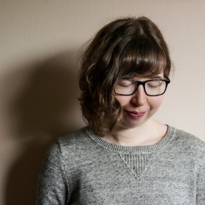 rosieoneilluk's profile picture. ✨ Freelance copywriter. ✨ Writer of contemporary crime fantasy, serial book re-reader.