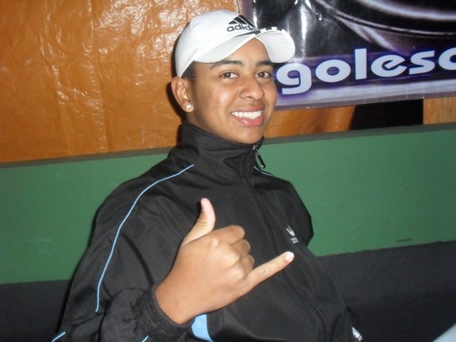 AkeLi Mlk Ki tipOw CoRri PeLo CeRtO COriNtIaNo i MaLoKerO Ki Bate AkeLa BoLA di FinAl  d sEmAnA Meti AkElA PerNa FrAkA i HuMilDaD Até o OsSo éh nòiX KI TaHh!!!