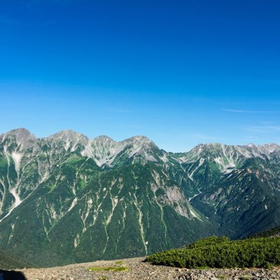 長野県北アルプスに位置する蝶ヶ岳ヒュッテの公式アカウントです。 山の天気と中の人の通信状況によって更新頻度が変わります。 ※DMやリプでの予約、お問い合わせは受け付けておりません。冬季は撮りためた写真を載せております。ご予約は0263-58-2210 にお願いします。Instagram→蝶ヶ岳ヒュッテ公式