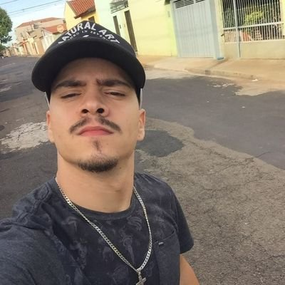 Nada é eterno. O café esfria, o cigarro apaga... O tempo passa, as pessoas mudam.