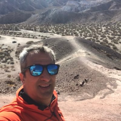 Periodista y docente. Trabajé en Hoy, radio Gol, La Redonda, Perfil y El Dia. Redes. Pronto streamer (?). De La Plata. Dos hijos. Y feliz