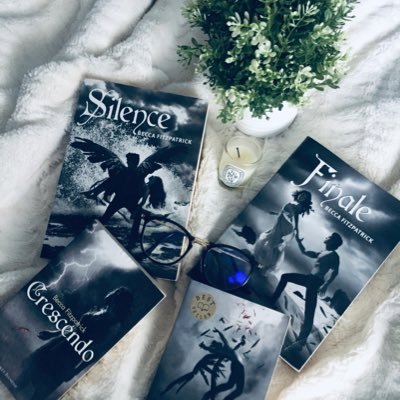 ✍🏻 Auteure en herbe 📝 1er livre : « Libérons-Nous » sur Wattpad 👩🏻💻 En cours « Tentation » 📚 Passion livres et mangas 📓 Bookstagram : Lis_tes.ratures