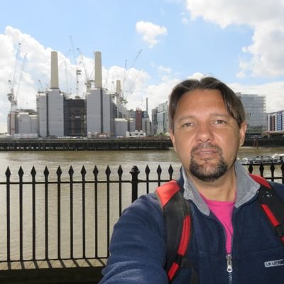 Biologo, biodanzante, chaqueño por elección, no tan jovato... pero casi vi nacer el .hola mundo.  y se que es..etc.....