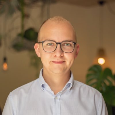 Digital Native👨🏼💻 Weiß, wie man Zimmerpflanzen länger als zwei Wochen am Leben hält🌵 Nach dem Gießen: Gründer, Stadtrat, Podcaster & Nerd🚀