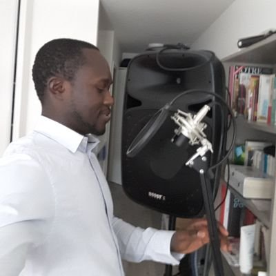 Étudiant en Master recherche de littérature française Sorbonne Université Faculté des Lettres.
Cinéma, littérature, musique, football ⚽ = mes passions.