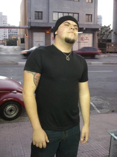 ivan_caroco's profile picture. Meu ódio é o melhor de mim. Com ele me salvo e dou a poucos uma esperança mínima.