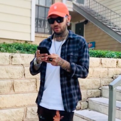 lobeznunya89's profile picture. I’m writing this at 5:3666 in evening, in my head talking to these demons. In my bed staring at these ceilings...”