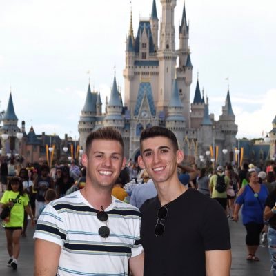 Film & TV Associate Casting Director in Orlando, FL - i ❤️ theme parks - wine - food - Walt Disney World - @coreyprivera 🎬🎢🍷🌮🏰👬