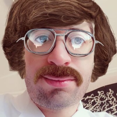 Chirurgien viscéraliste, tunisien cocardier, amoureux de la culture française, cartésien de première classe, maniaque bordélique, incapable de faire un créneau.