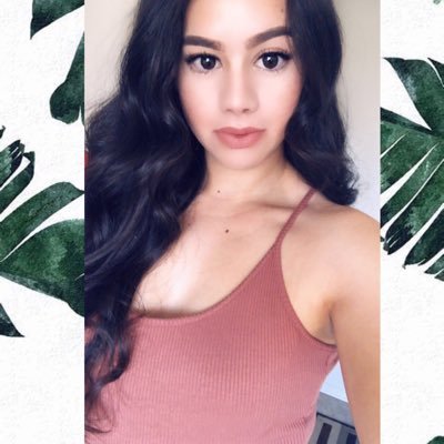 rosaliascloset's profile picture. •Full time mama & wife 👪 •Poshmark reseller 📦 ⁣⁣ Check out & Follow my poshmark page ⁣⁣link below