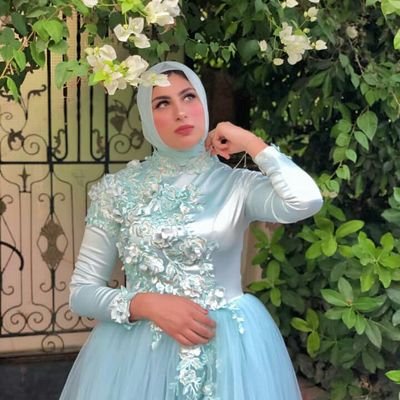 ‏يا ورده مكانها في البستان 🌹😻💘