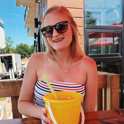 ElyseUniac's profile picture. 