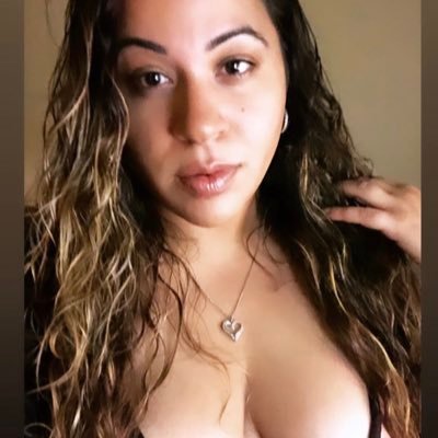 Bra off, hair up, sweats on.. ❤️💋🇩🇴 รɦε_ωσ૨ƭɦყ