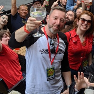 Writer/Director of upcoming feature film Never Have I Ever & co-writer/director of @TheTourMovie. Part of @indiehorrorsoc Evertonian