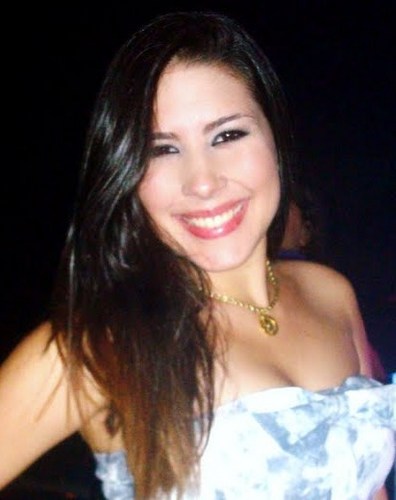 19 Anos, Estudante de Arquitetura, Vascaína, Inconstante, Escorpiana, Apaixonada.