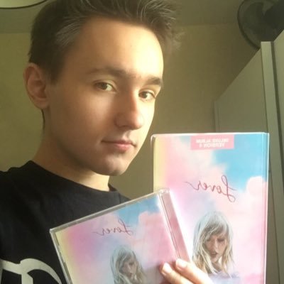 Heyy, I’m Anthony, I’m 17 yo, I’m French. Swiftie since ‘09 🧡 I’ve never been noticed by TN or Taylor herself yet but it’ll come. 🥀
