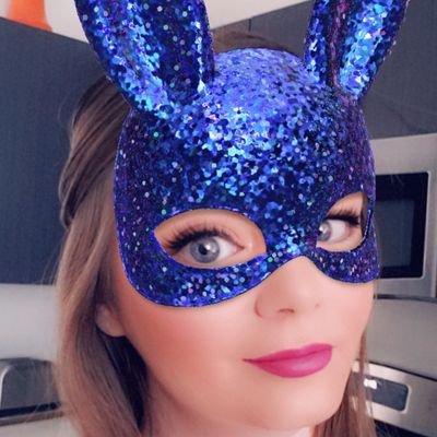 Dog Mom 🐶 Beard and Blue Eyes Lover 😍 Official Home Owner 🏡💸 Iced Coffee Dependant 🍵Survivor of Necrotizing Faciitis 🔬Going to school to save lives 📖