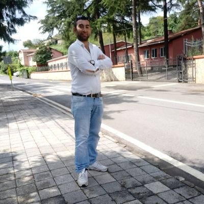 Tanju40070813's profile picture. bekar