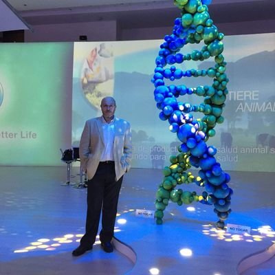 hugoponce's profile picture. Biólogo, entomólogo y aprendiz de emprendedor. 
Escéptico y crítico, pero respetuoso de las ideologías. Amo a mi familia, la naturaleza y la ciencia.