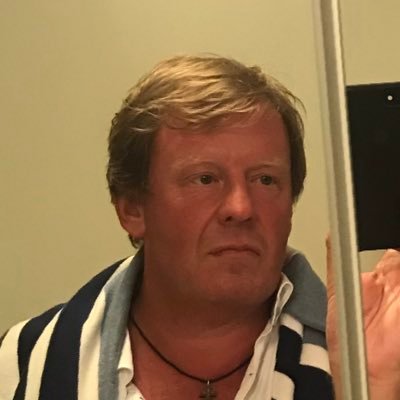 jos_vdh's profile picture. foto : harnoncourt en leonhardt ontvangen de Erasmus prijs- Die Definition von Wahnsinn ist, immer wieder das Gleiche zu tun und andere Ergebnisse zu erwarten.