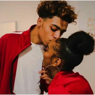 lzgW3jCUBw8EYos's profile picture. ‏♡صوتگ لو دقآيـق حياھہ«