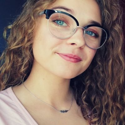 Les vrais amis t'aiment pour ce que tu es et non pour ce qu'ils veulent que tu sois
L. ❤️