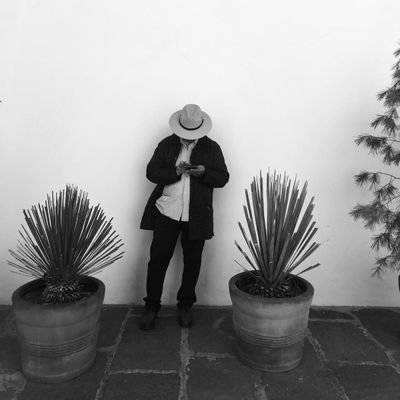 Necio analista del todo, Aprendiz de panadero, encuadernador y de escritor, Introvertido y qué?
