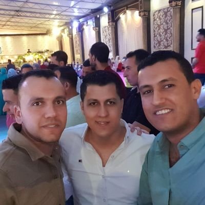 إذ كنت تريد لفكرتك ان تتحقق فمن الأفضل ان تتشاركها مع الآخرين لا ان تخفيها عنهم نعم فا لابتكار يحتاج الى دمج العديد من الافكار حتى تحقيق اكبر تأثير ممكن