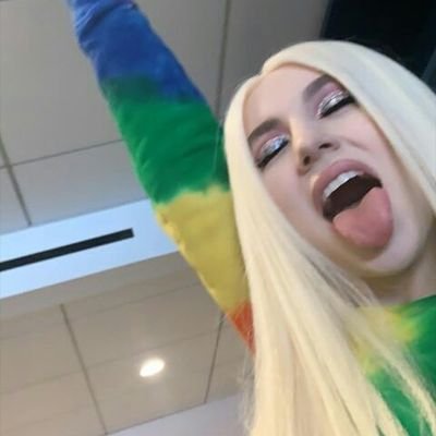 I'm here to support the most talented singer @avamax
she   owns my heart ♥!
#SoAmI
OUT NOW!!